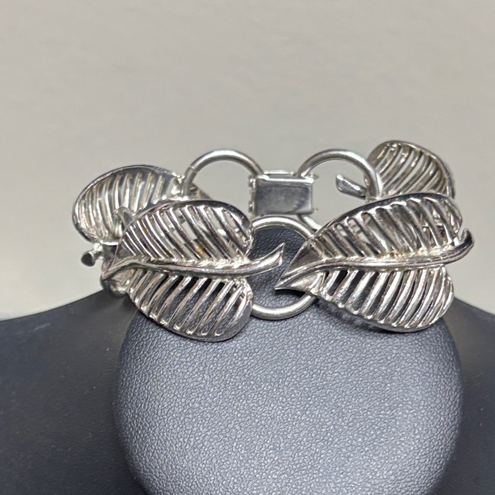 Intricate Leaf Silver Tone Bracelet